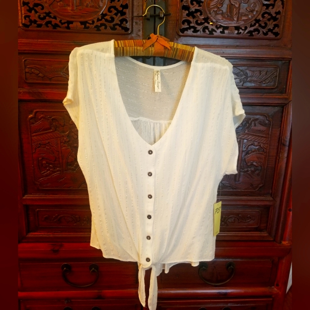 Per Seption Women’s Cream  VNeck Capsleeve Top with Silver Threads Size L